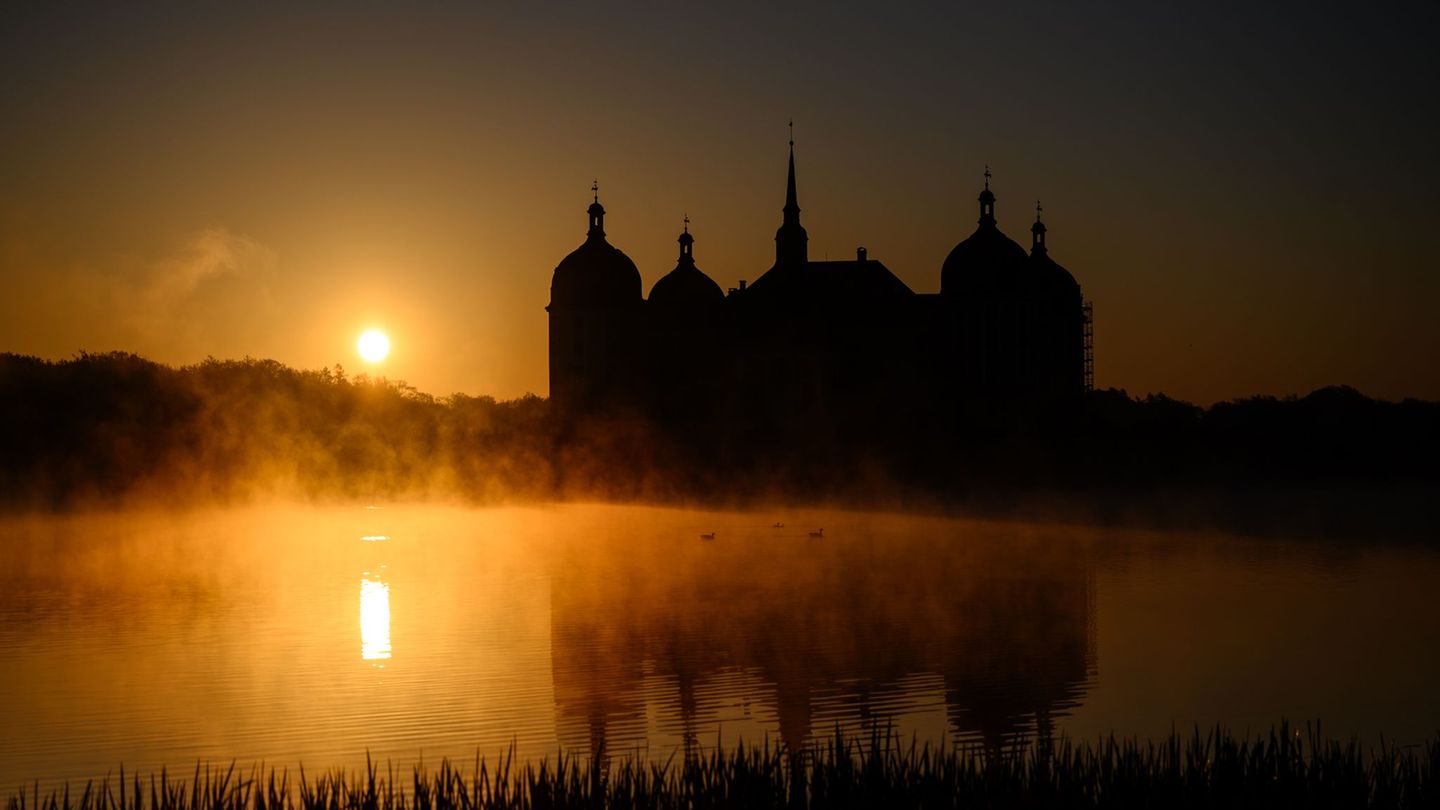 Der Samstag startet in Sachsen laut Deutschem Wetterdienst zunächst vor allem in Ostsachsen mit vereinzelten Schauern und Quellw