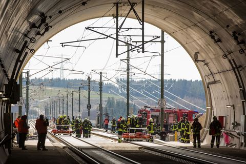 Mit seinen zahlreichen Tunnelbauwerken stellt der Thüringer Wald die Rettungskräfte vor besondere Herausforderungen. (Archivbild