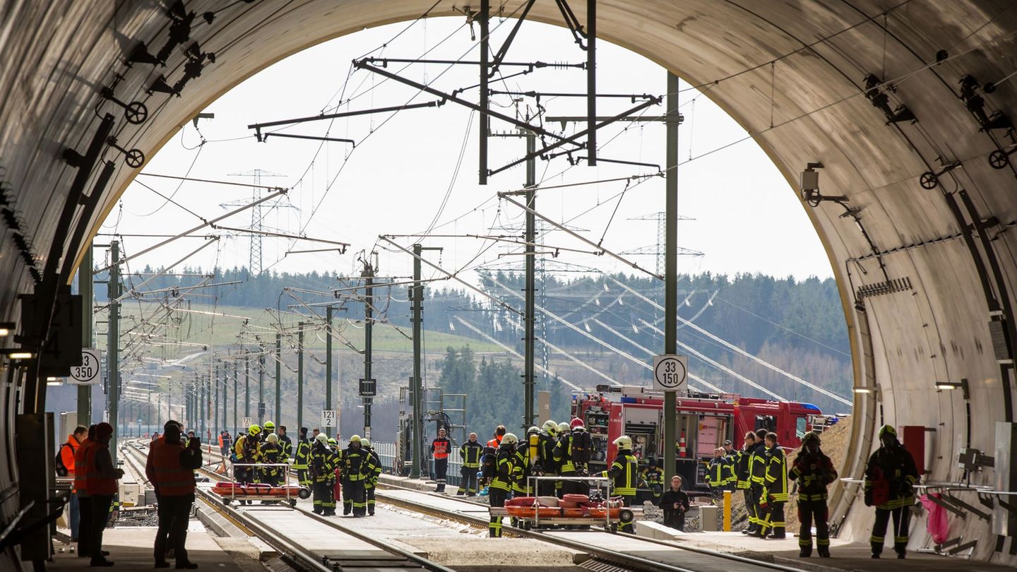 Mit seinen zahlreichen Tunnelbauwerken stellt der Thüringer Wald die Rettungskräfte vor besondere Herausforderungen. (Archivbild