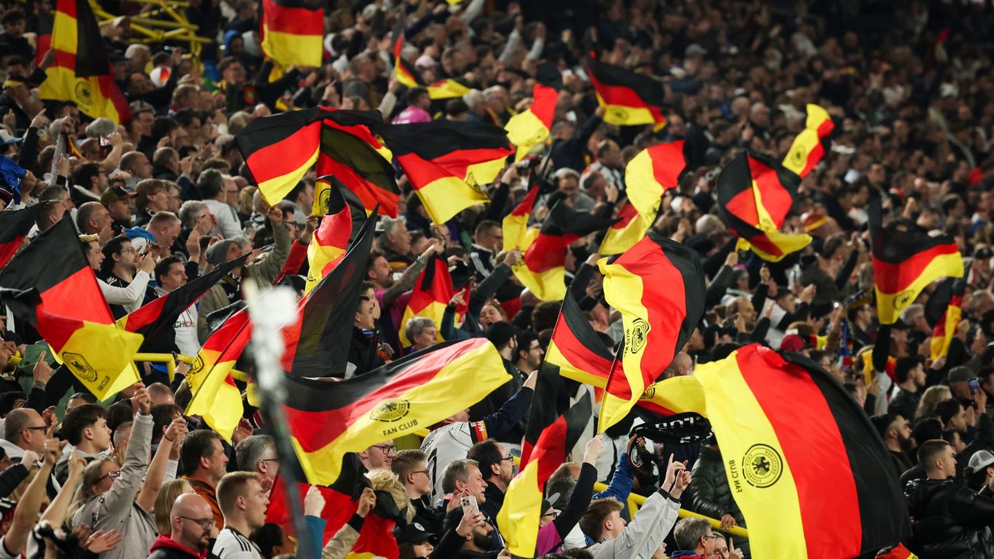 Das erste Heimspiel in der WM-Qualifikation gegen Nordirland ist noch nicht ausverkauft (Archivbild). Foto: Christian Charisius/