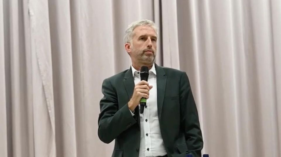 Boris Palmer auf der Bühne.