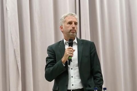 Boris Palmer auf der Bühne.