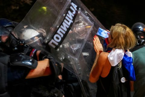 Polizeieinsatz gegen Demonstranten in Novi Sad