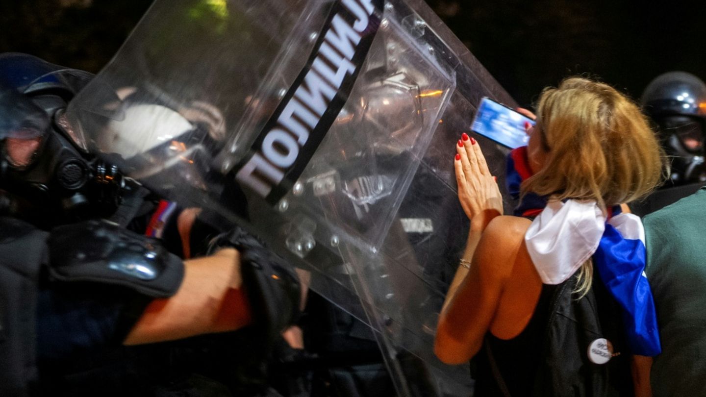 Polizeieinsatz gegen Demonstranten in Novi Sad