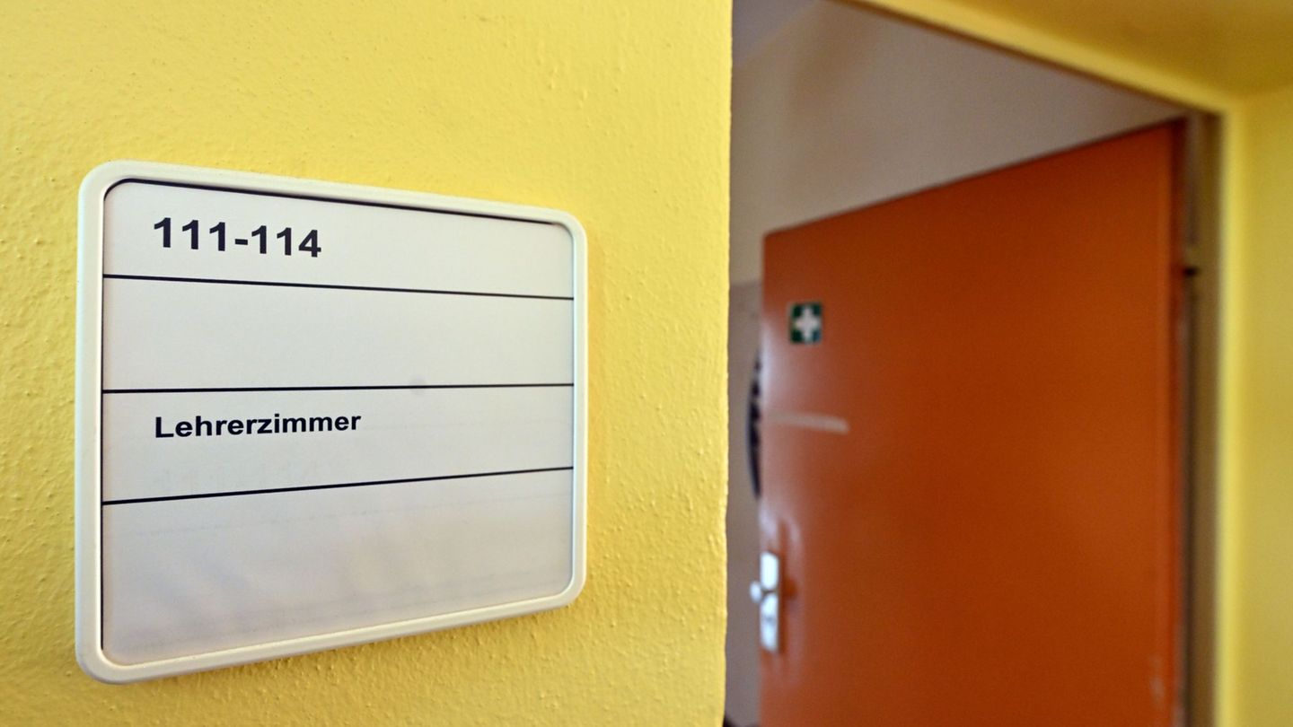 Disziplinarverfahren gegen Lehrerin Lehrerzimmer in einer Schule: Disziplinarverfahren gegen Lehrerin