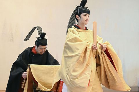 Die Zeremonie fand aus organisatorischen Gründen erst ein Jahr nach Hisahitos 18. Geburtstag statt. Foto: ---/Kyodo/dpa