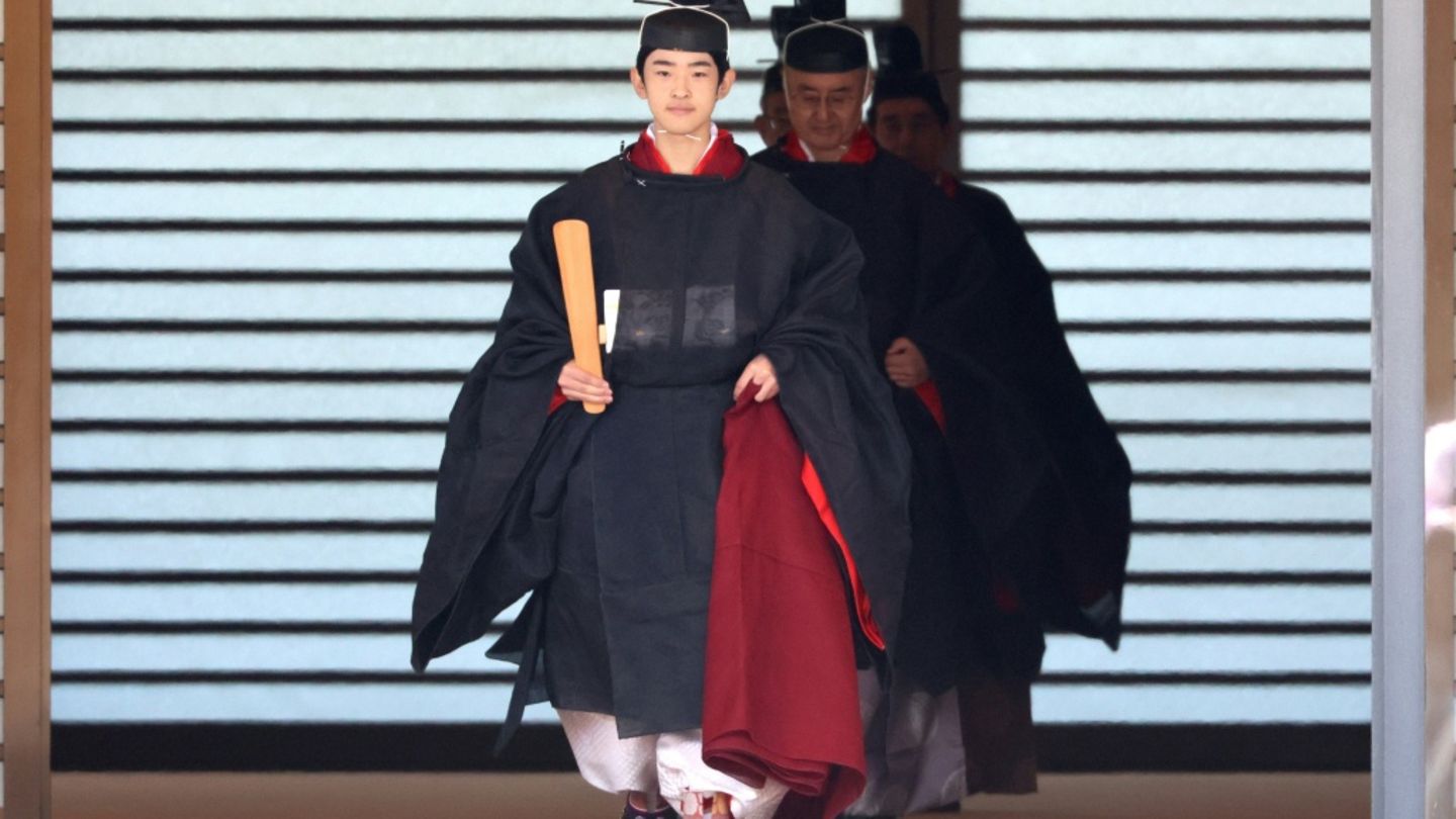Prinz Hisahito in traditionellem Gewand