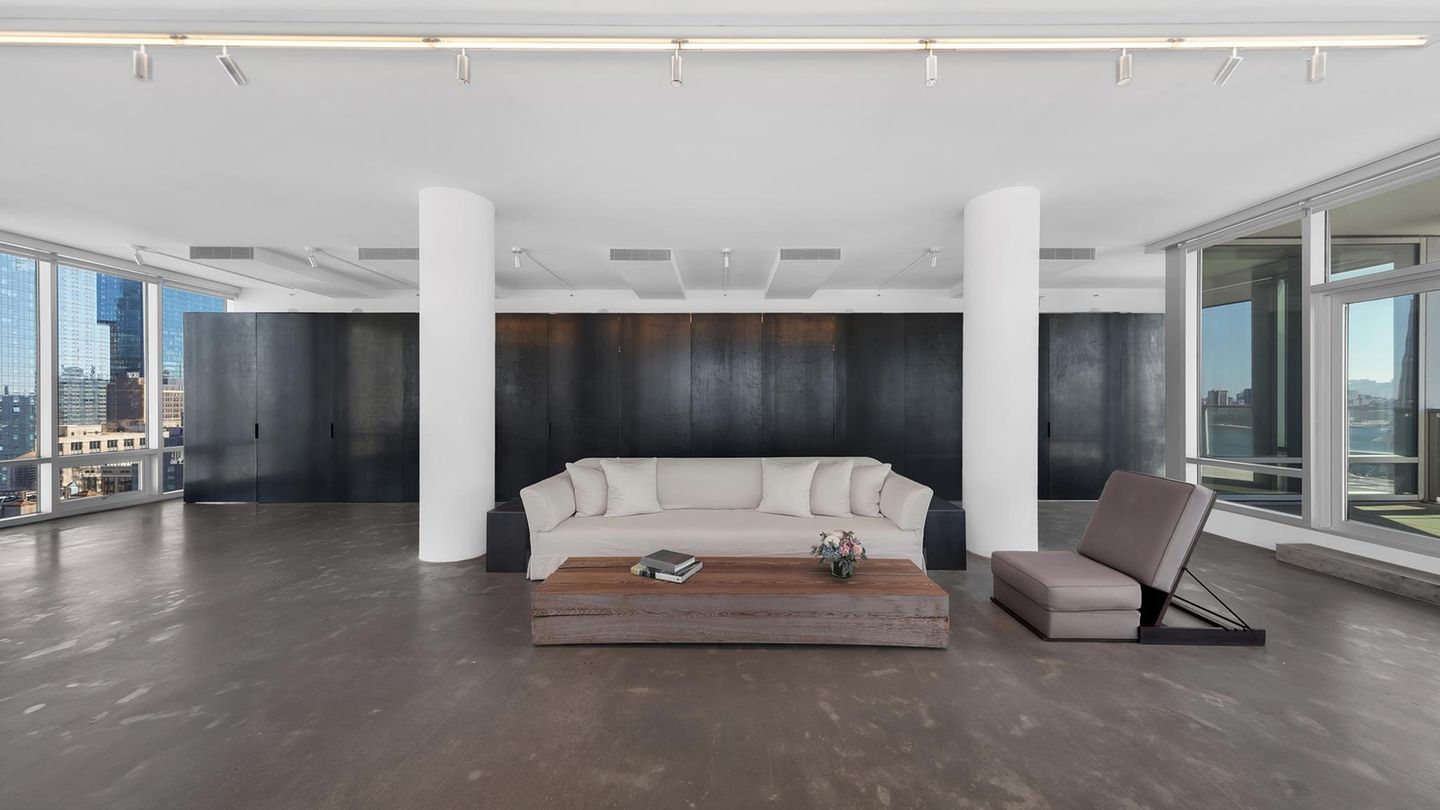Calvin Klein ist bekannt für seinen charakteristischen minimalistischen Stil