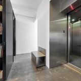 Die Räumlichkeiten haben direkten Zugang zu einem Fahrstuhl