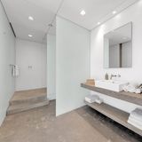 Auch die Waschräume sind schlicht und elegant gehalten