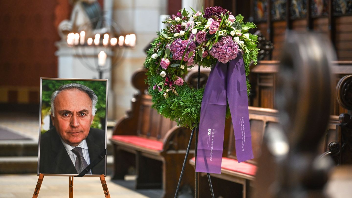 In der Wittenberger Schlosskirche wurde an den ehemaligen Ministerpräsidenten Wolfgang Böhmer erinnert. Foto: Heiko Rebsch/dpa