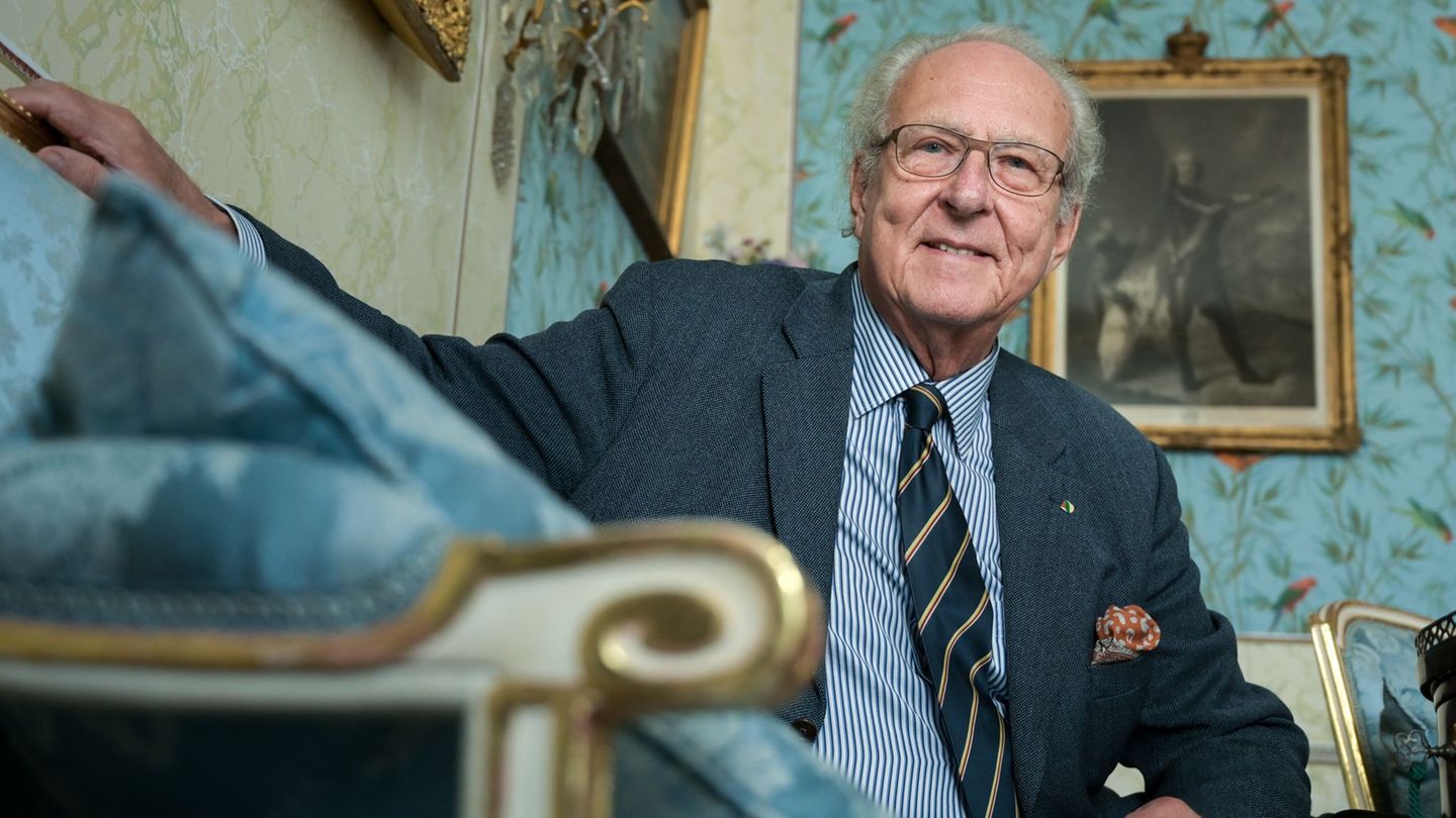 Eduard Prinz von Anhalt in seinem Dessauer Wohnsitz dem Palais Minckwitz. (Archivbild) Foto: Heiko Rebsch/dpa