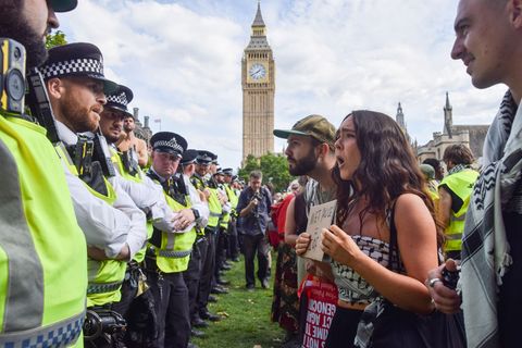Teilweise soll es zu aggressivem Verhalten gegenüber Polizisten gekommen sein. Foto: Vuk Valcic/ZUMA Press Wire/dpa
