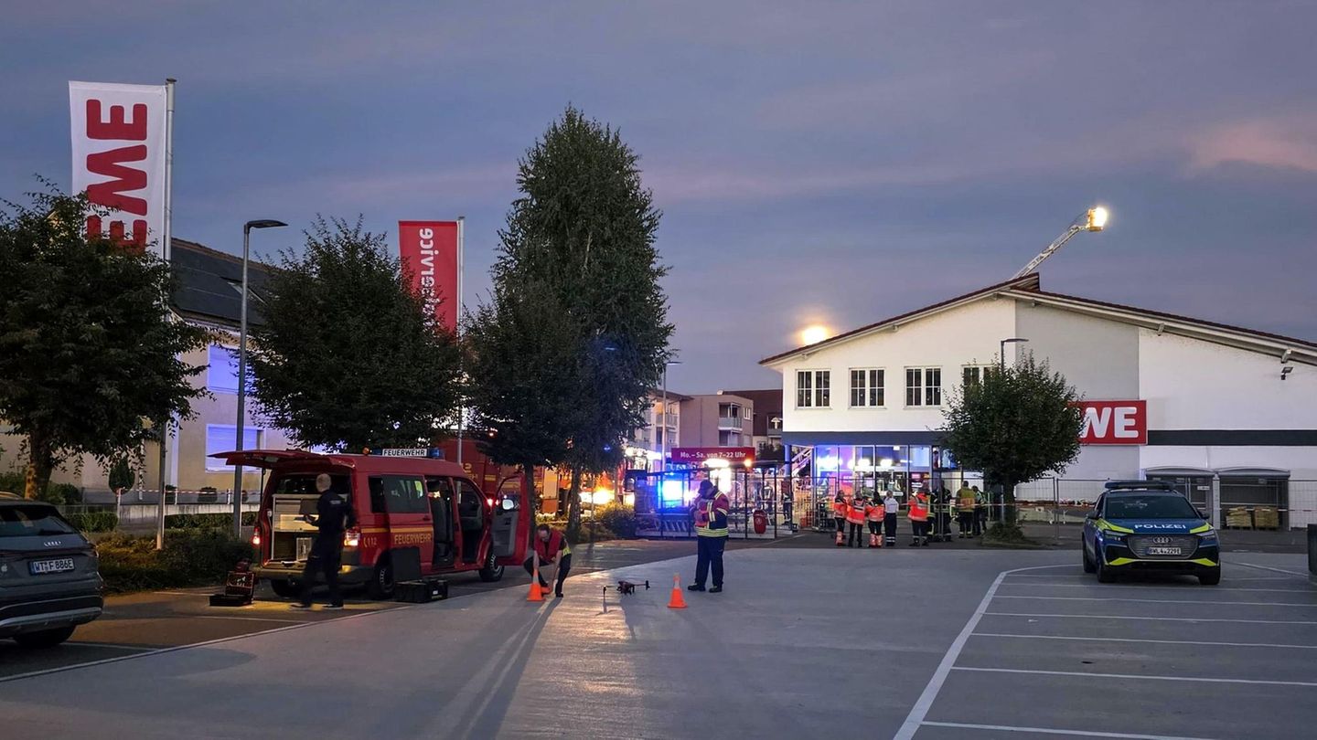 Einsatzkräfte am Supermarkt in Lauchringen