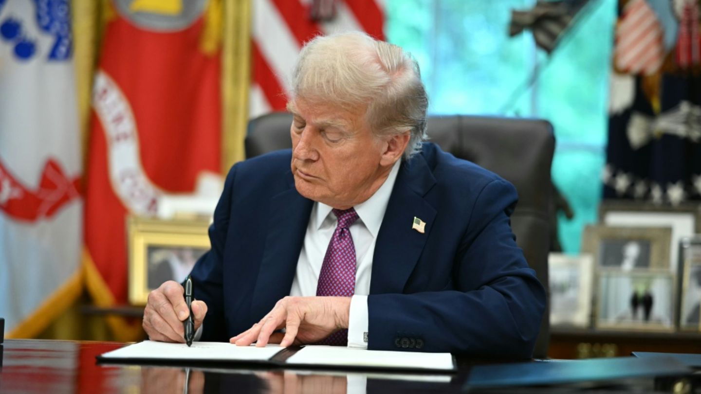 US-Präsident Donald Trump im Oval Office