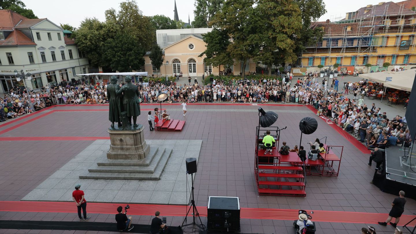 Das Kunstfest in Weimar zog dieses Jahr wieder Tausende Menschen an. (Archivbild) Foto: Bodo Schackow/dpa