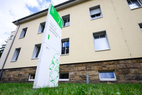 In Sachsen fehlen in der Kinder- und Jugendpsychiatrie Fachkräfte und Plätze. (Archivfoto) Foto: Robert Michael/dpa