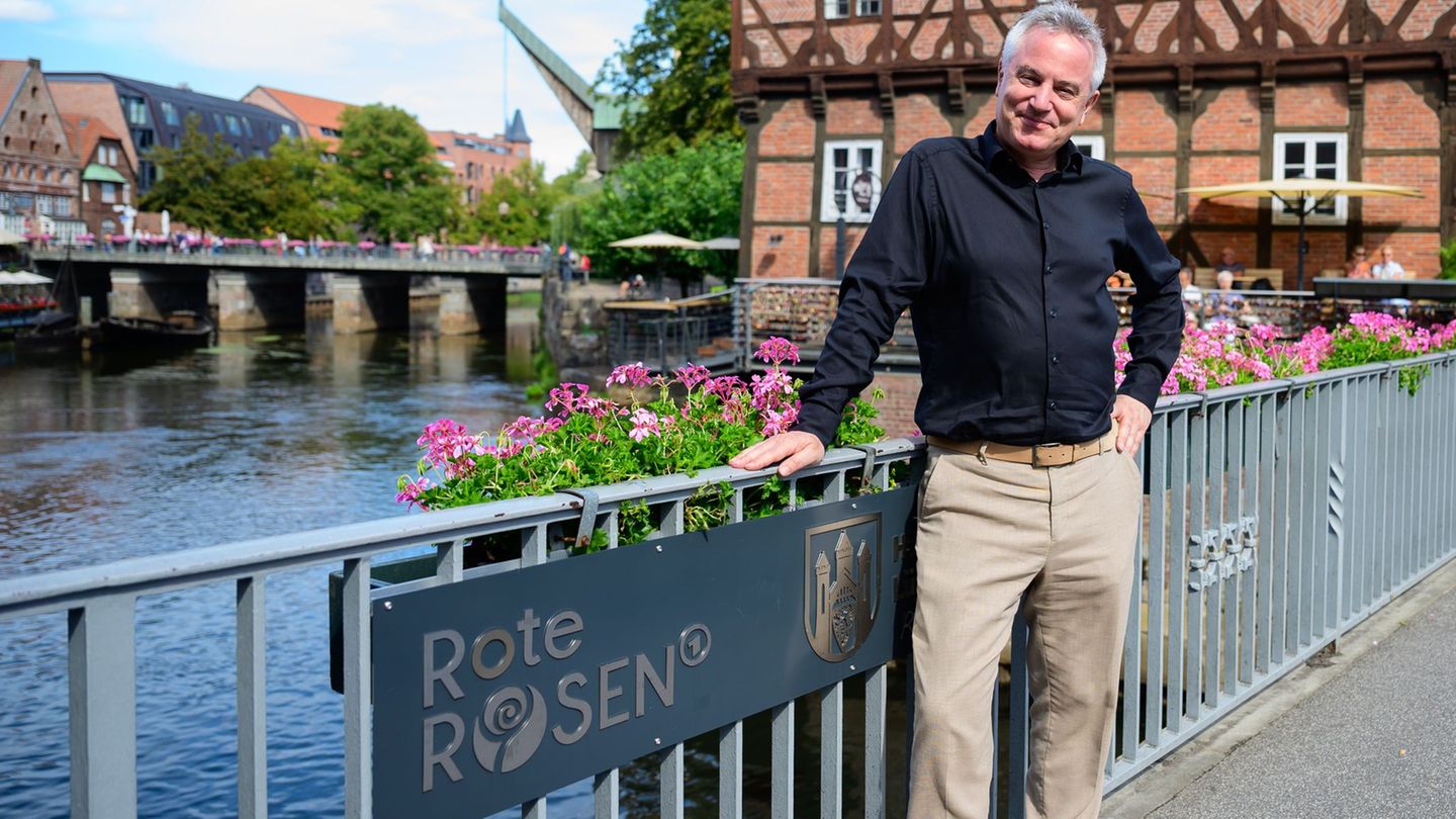 Ich glaube, dass die Serie ohne Lüneburg in der Qualität nicht möglich wäre", sagt der 54-Jährige im Gespräch mit der Deutschen