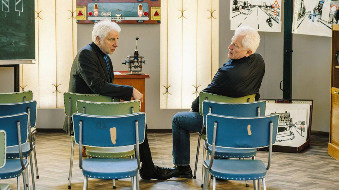 "Tatort: Flash": Die Kommissare Leitmayr (Udo Wachtveitl, l.), und Ivo Batic (Miroslav Nemec) bei einem kriminologischen Exper