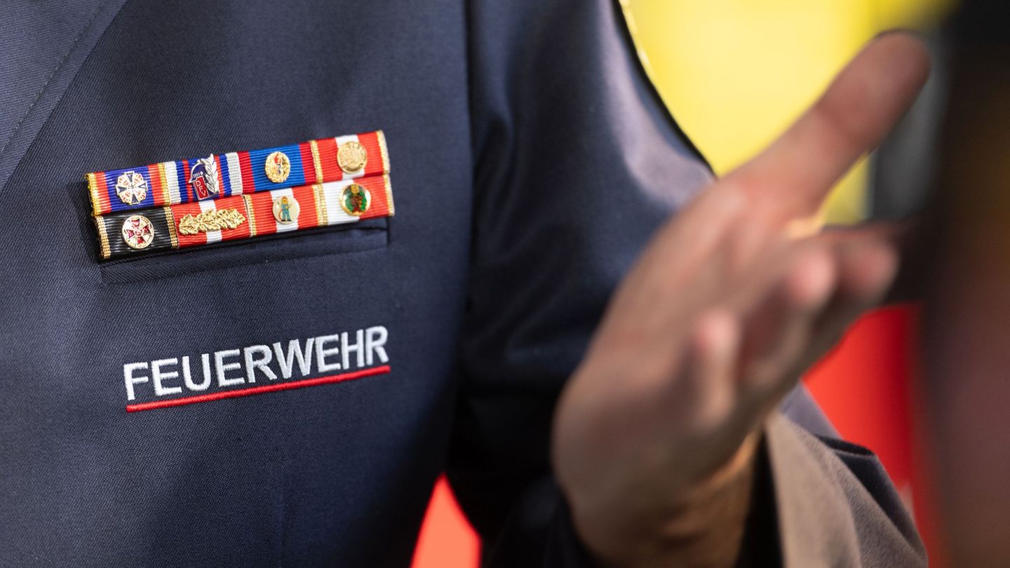 Im Unstrut-Hainich-Kreis brennt ein Wohnhaus (Symbolbild). Foto: Michael Reichel/dpa