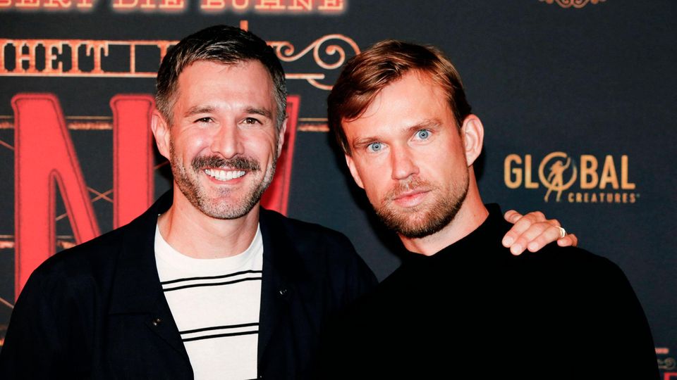 Jochen Schropp mit Partner Norman 2022 bei der Premiere des Musicals "Moulin Rouge!" in Köln Jochen Schropp mit Partner Norman 2022 bei der Premiere des Musicals "Moulin Rouge!" in Köln