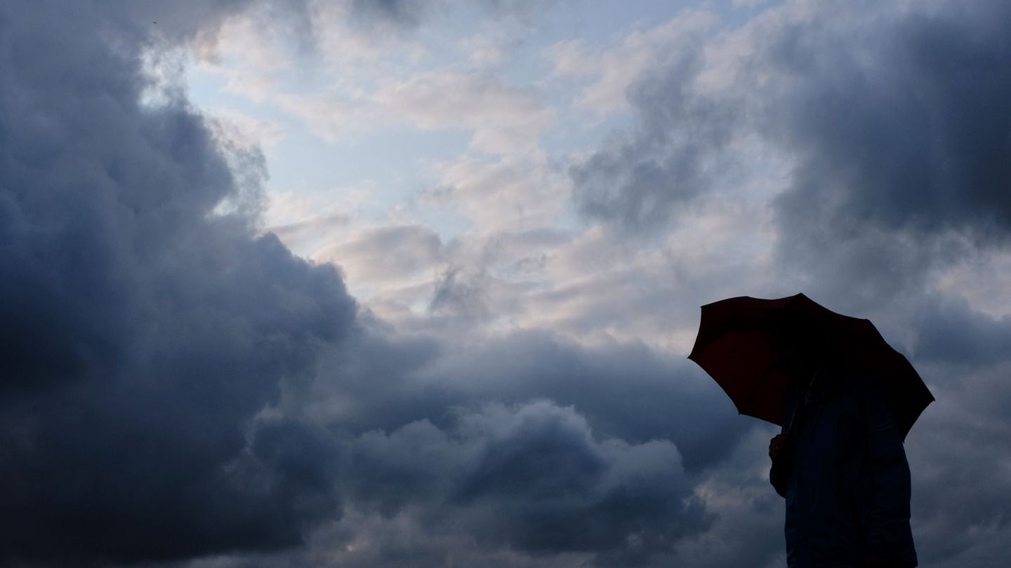 Regen und Gewitter sind in der kommenden Woche möglich. (Archivbild) Foto: Martin Gerten/dpa