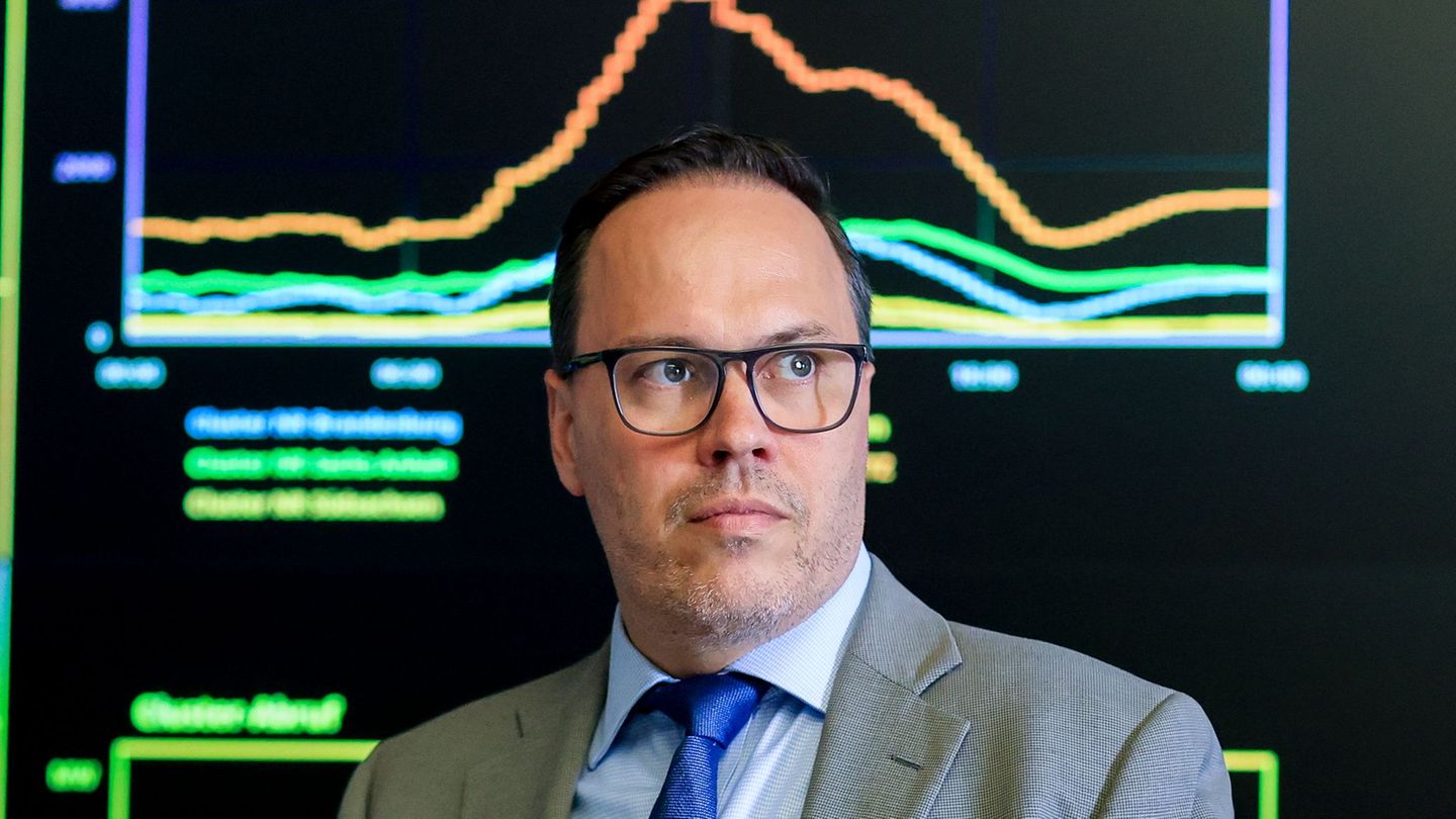 Sachsens Wirtschaftsminister Dirk Panter (SPD) reist für Gespräche mit Vertretern der Halbleiterindustrie nach Taiwan - dort bes