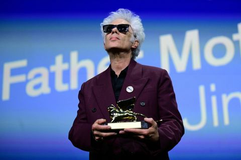 Regisseur Jim Jarmusch mit seinem Goldenen Löwen