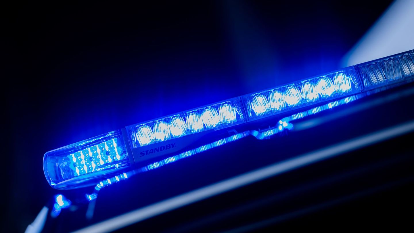 Ein 16-Jähriger rast in einem gestohlenen Auto durch Bochum und Witten. An Bord vier weitere Jugendliche, die verletzt werden. (