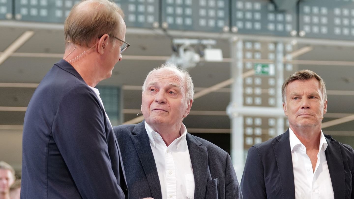 Uli Hoeneß (m) bezieht im Doppelpass Stellung. Foto: Uwe Lein/dpa