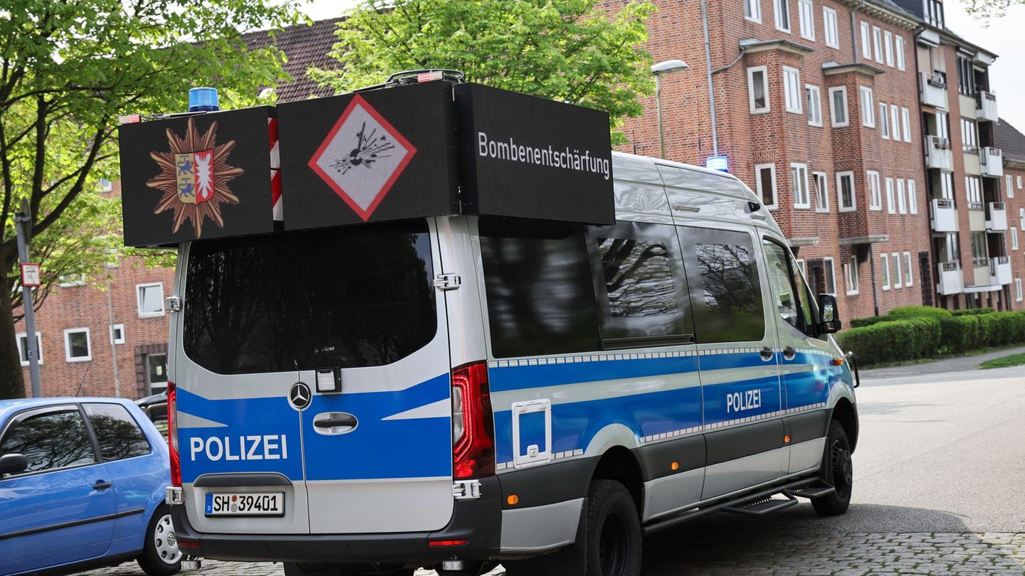 Auch eine Bundesstraße muss für die Arbeiten des Kampfmittelräumdienstes vorübergehend gesperrt werden. (Symbolbild) Foto: Chris