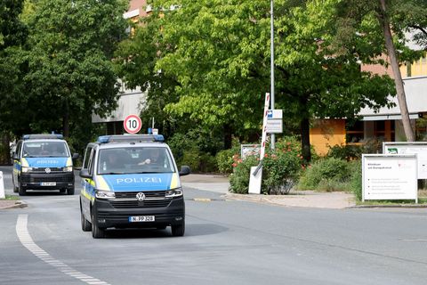 Am Morgen wurde der Mann zurück in die Psychiatrie gebracht. Foto: Daniel Löb/dpa
