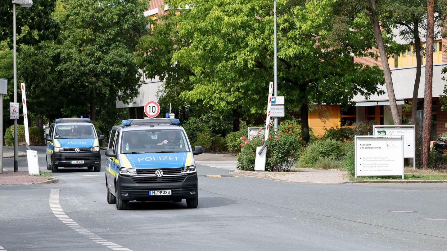 Am Morgen wurde der Mann zurück in die Psychiatrie gebracht. Foto: Daniel Löb/dpa