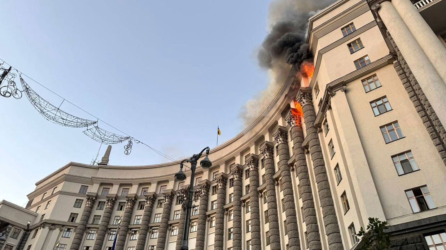 Erstmals beschädigte ein russischer Angriff laut Ministerpräsidentin Julia Swyrydenko ein Regierungsgebäude. Foto: Uncredited/Uk