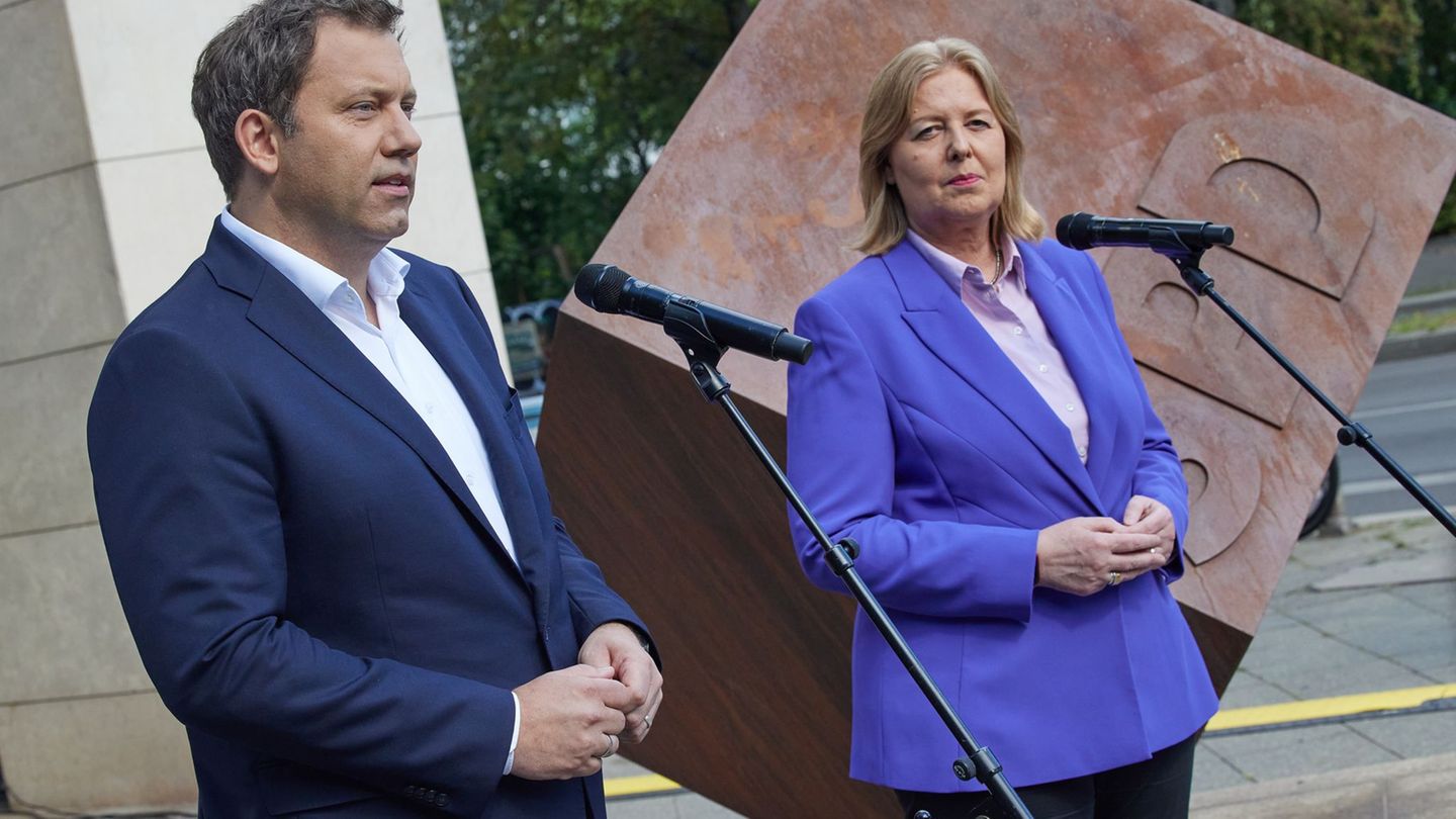 Die SPD-Chefs vor einer Klausur des Parteivorstands in Berlin. Foto: Joerg Carstensen/dpa