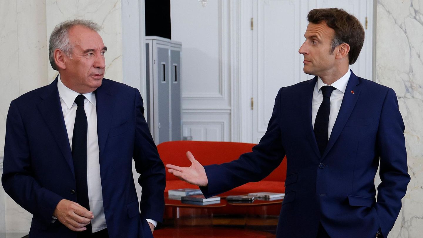 Frankreichs Noch-Premier Bayrou und Präsident Macron Frankreichs Noch-Premier Bayrou und Präsident Macron