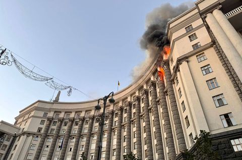Erstmals beschädigte ein russischer Angriff laut Ministerpräsidentin Julia Swyrydenko das Hauptregierungsgebäude. Foto: Uncredit