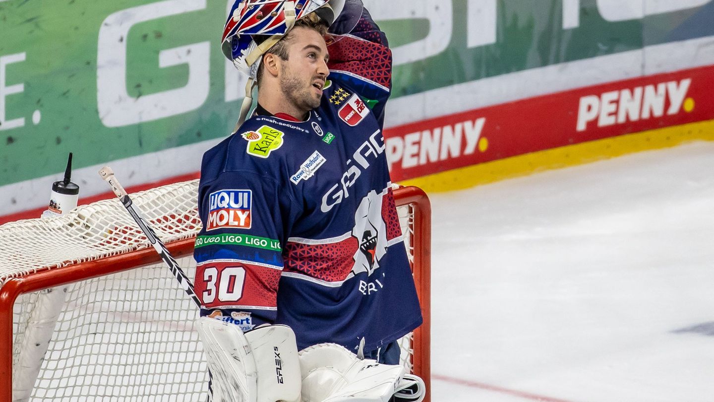 Torhüter Jake Hildebrand muss mit den Eisbären Berlin eine weitere Niederlage in der CHL hinnehmen. Foto: Andreas Gora/dpa