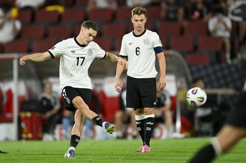 Deutschland gegen Nordirland: Florian Wirtz beim Freistoß