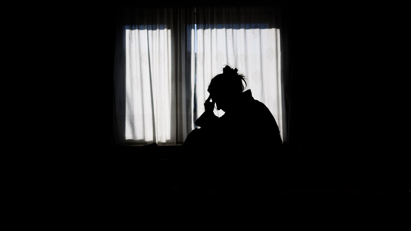 Frühe Anzeichen für eine psychische Krise können vielfältig sein (Symbolbild). Foto: Julian Stratenschulte/dpa