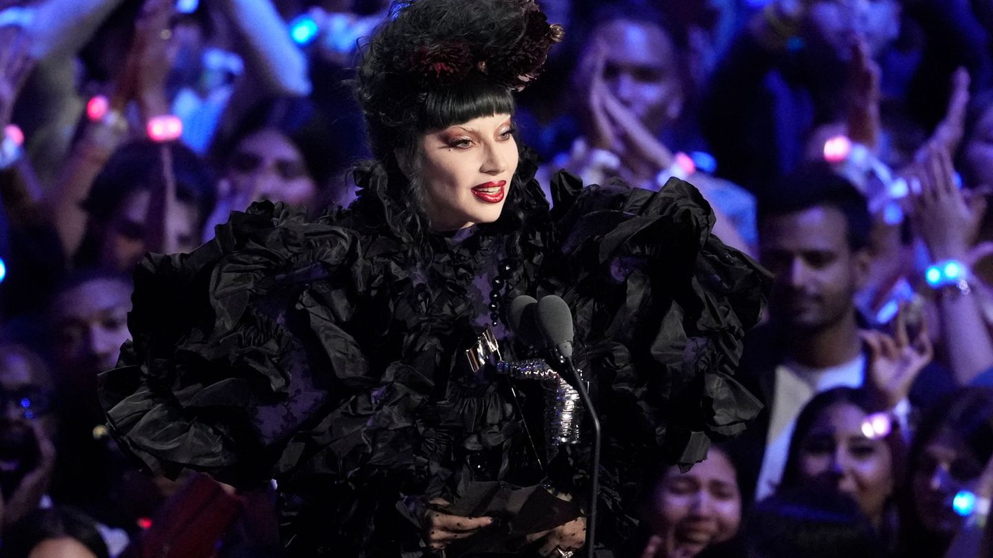 Music prices: Lady Gaga: Four MTV Awards and a concert in one evening
