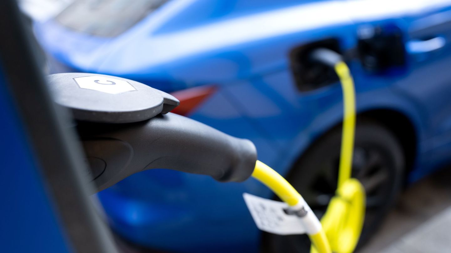 Nach einem Rückgang im Vorjahr steigt der Anteil von Elektroautos bei Neuzulassungen in Deutschland und Europa wieder (Symbolbil
