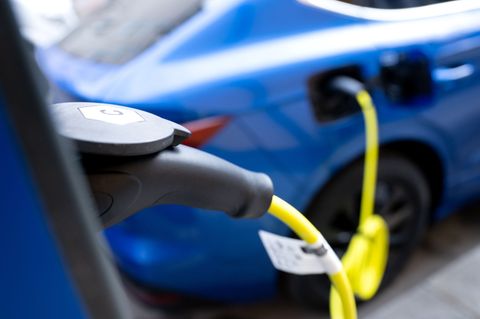 Nach einem Rückgang im Vorjahr steigt der Anteil von Elektroautos bei Neuzulassungen in Deutschland und Europa wieder (Symbolbil