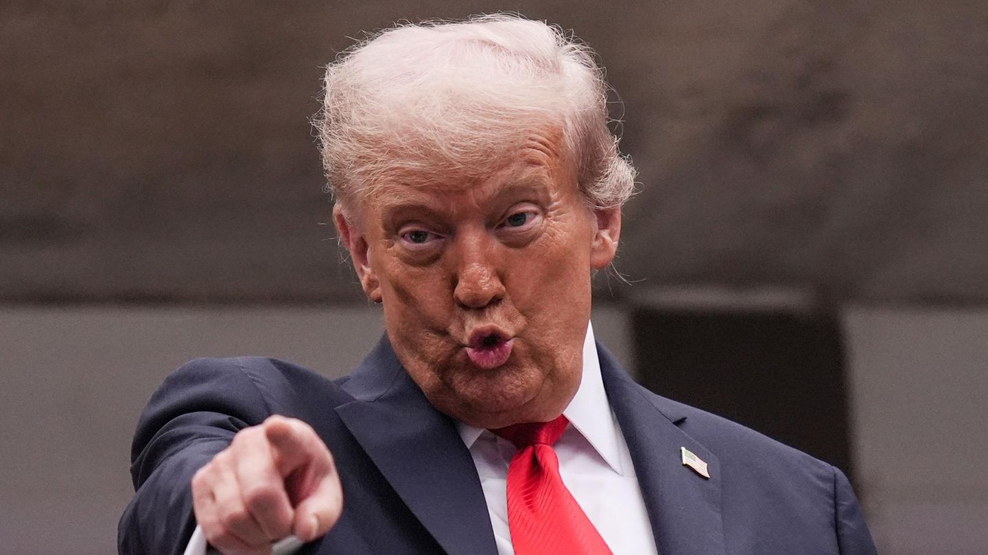 Donald Trump gives Hamas a “last warning”