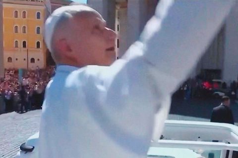 "Schelle" vom Pontifex – Papst haut Kameramann im Livestream vor die Linse