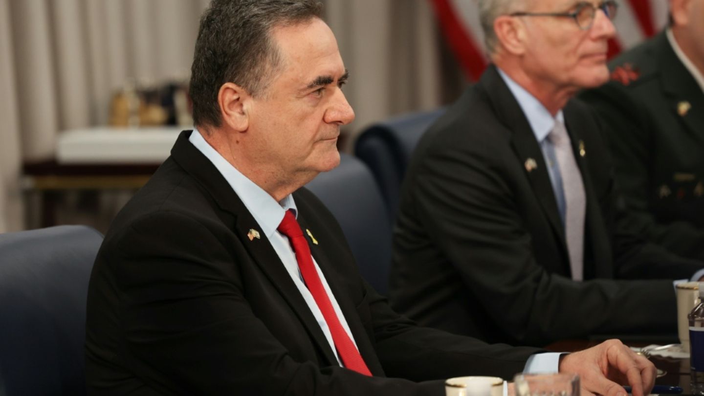 Israels Verteidigungsminister Israel Katz (li.)