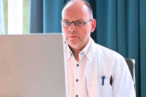 Hautarzt ist überfleißig - und bekommt dafür Ärger