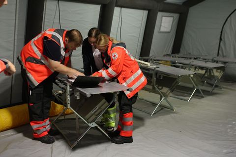 Sachsen-Anhalt erhöht die Pauschalen für ehrenamtliche Führungskräfte im Katastrophenschutz. (Archivbild) Foto: Matthias Bein/dp