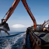 Bagger im grönländischen Kobbefjord