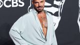 Den tiefsten Ausschnitt des Abends brachte Ricky Martin mit auf den roten Teppich. Der Sänger zeigte auf der Bühne ein Medley seiner größten Hits